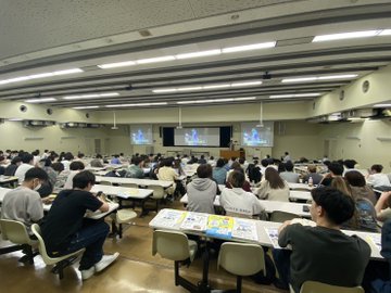 駒澤大学　　報告の様子