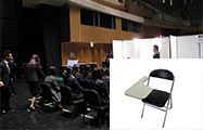 会社説明会で参加学生用にメモ台付パイプ椅子を使用