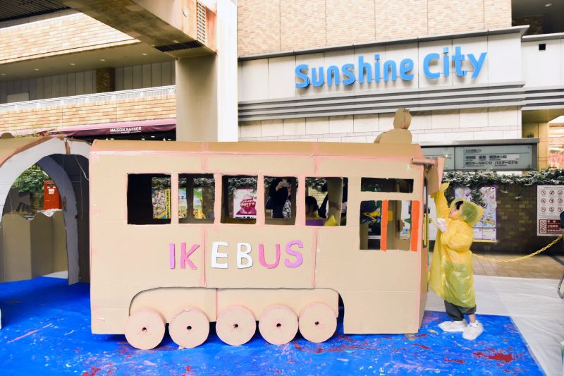 巨大造形ペインティング IKEBUS実際の様子