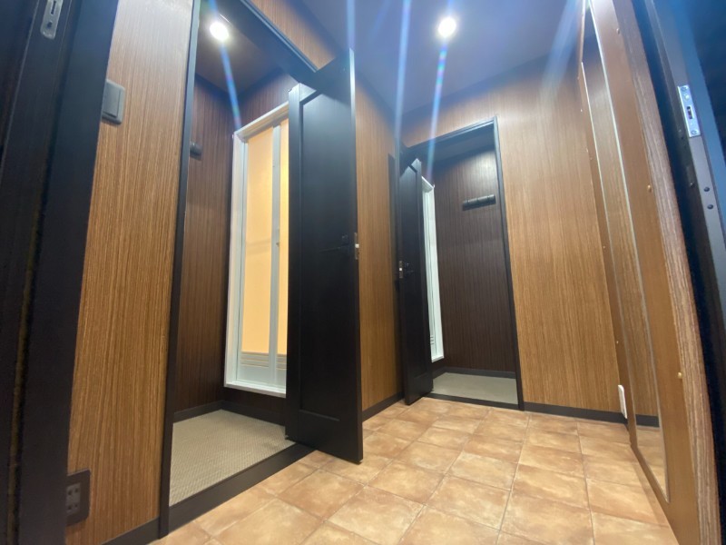 シャワー用トレーラーハウス（4室タイプ） 室内写真2