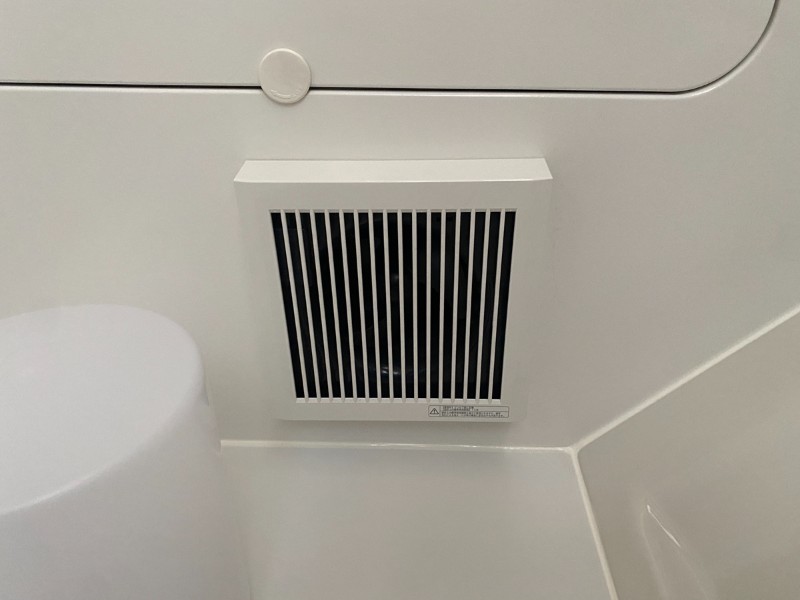 シャワー用トレーラーハウス（4室タイプ）のシャワールーム換気設備