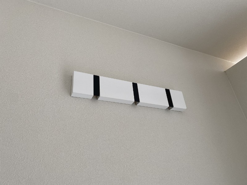 シャワー用トレーラーハウス（4室タイプ）の折りたたみ式フック収納時
