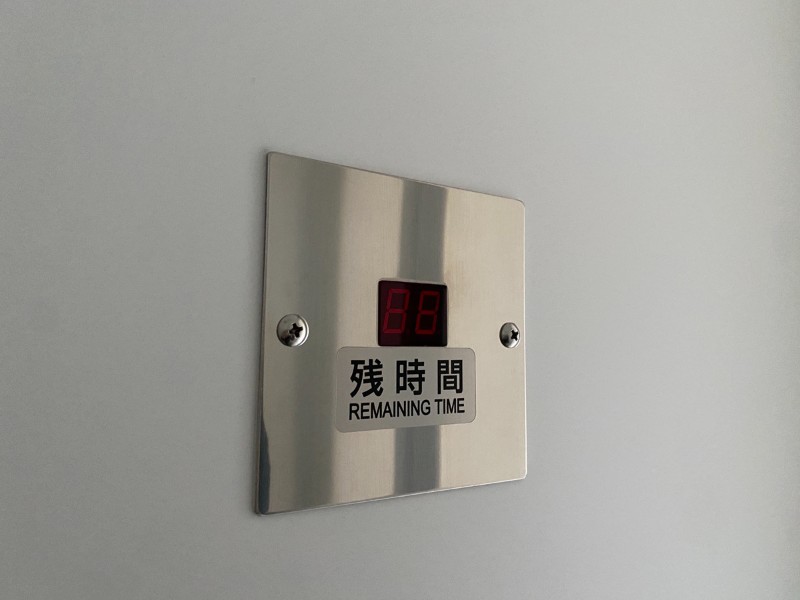 シャワー用トレーラーハウス（4室タイプ）のシャワー残時間表示器