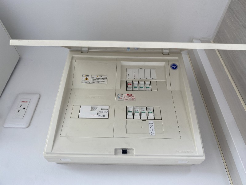 店舗・受付用トレーラーハウス（引き違い戸タイプ）の室内分電盤
