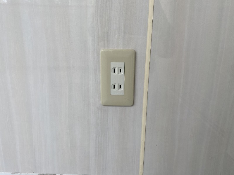 店舗・受付用トレーラーハウス（引き違い戸タイプ）の室内コンセント