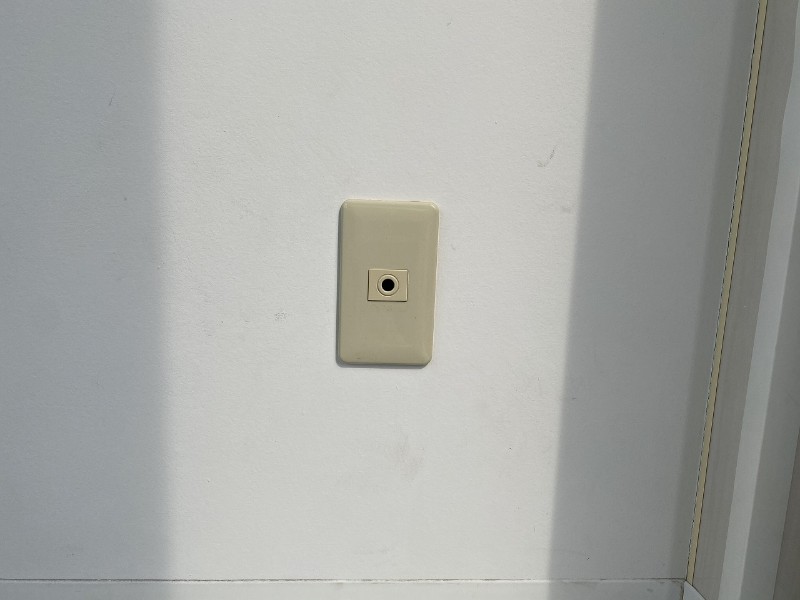 店舗・受付用トレーラーハウス（引き違い戸タイプ）のライティングレール